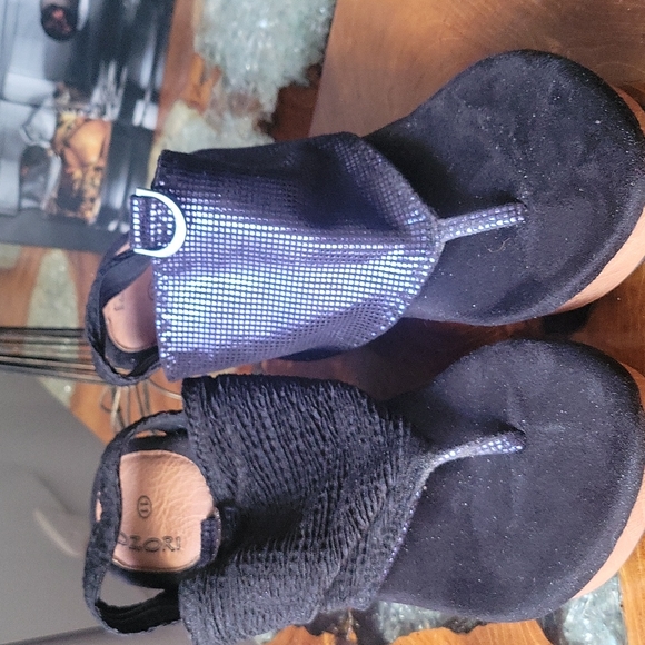 Shoes - Picture 5 of 6